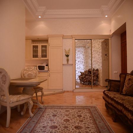 Apartment For Rent On Deribasovskaya Street Odessa Dış mekan fotoğraf