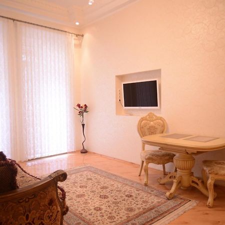 Apartment For Rent On Deribasovskaya Street Odessa Dış mekan fotoğraf