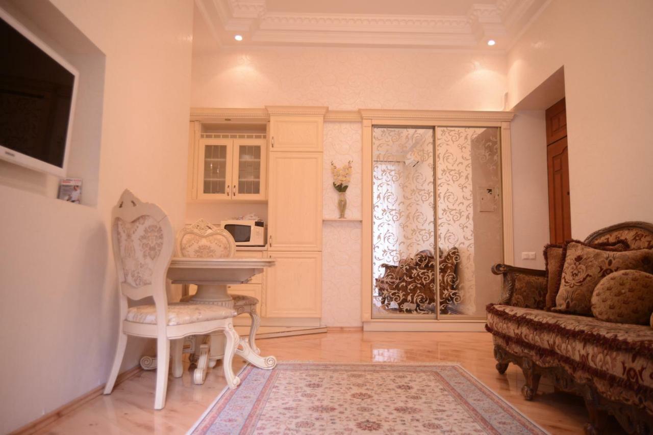 Apartment For Rent On Deribasovskaya Street Odessa Dış mekan fotoğraf